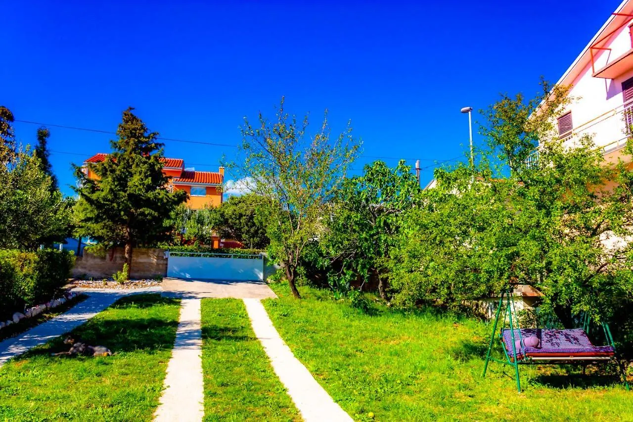 Apartment Vacation Home Grill & Chill With 350M2 Garden With Bbq Novi Vinodolski Croatia