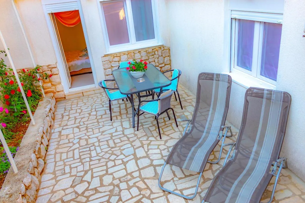 Vacation Home Grill & Chill With 350M2 Garden With Bbq Novi Vinodolski 0*,