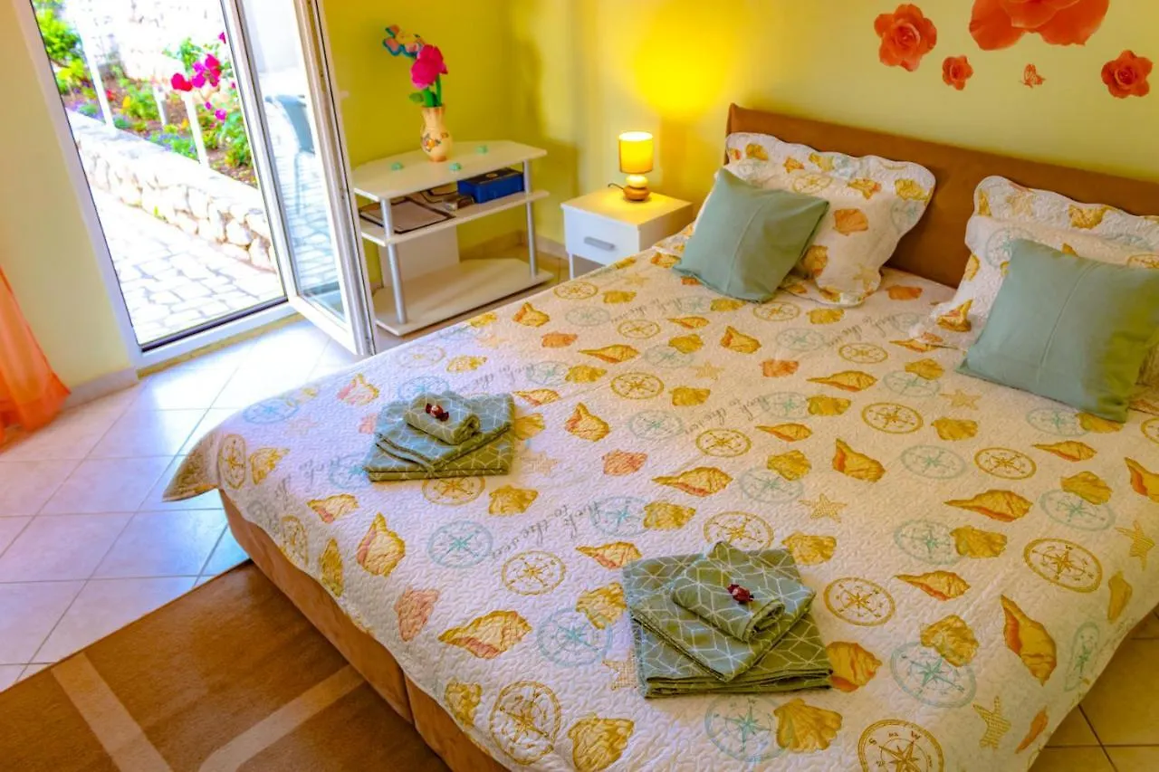 Apartmán Vacation Home Grill & Chill With 350M2 Garden With Bbq Novi Vinodolski