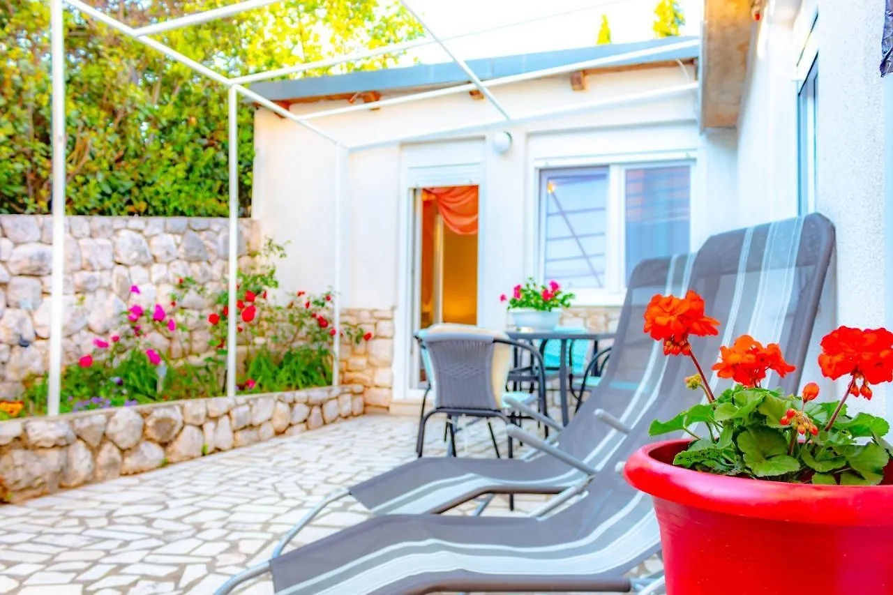 Apartment Vacation Home Grill & Chill With 350M2 Garden With Bbq Novi Vinodolski