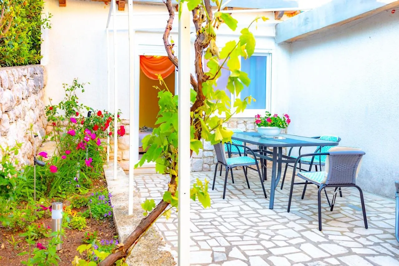 Vacation Home Grill & Chill With 350M2 Garden With Bbq Novi Vinodolski