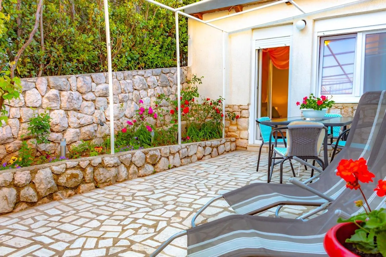 Vacation Home Grill & Chill With 350M2 Garden With Bbq Novi Vinodolski 0*,  Croatia